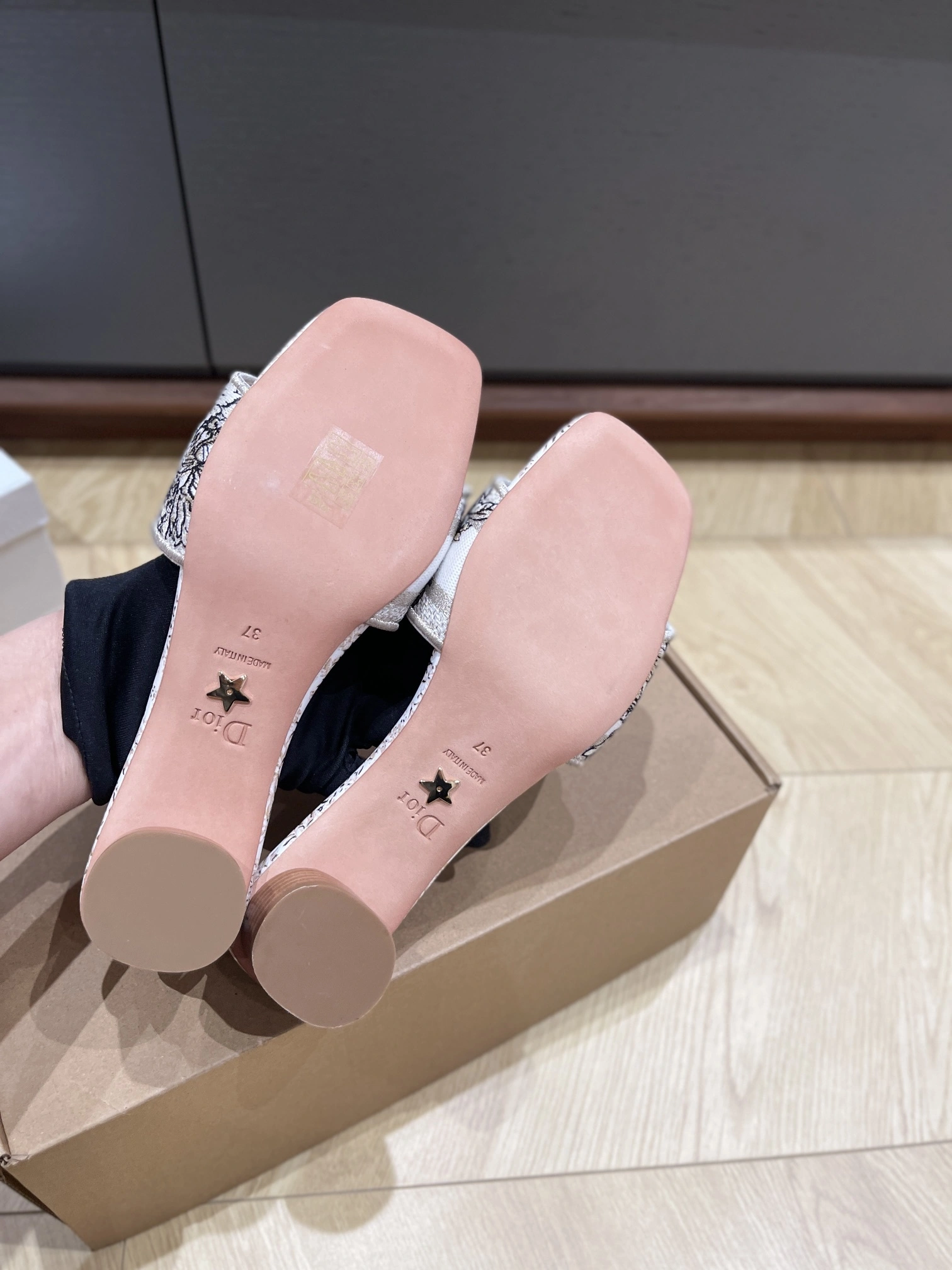 COCO-- 4ior KCQ902UEL_S62K embroidery Heel height：3.5cm item:E-XW03F0613